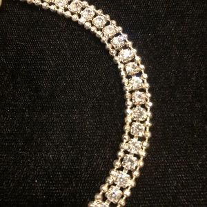 Silver Rhinestones Choker.